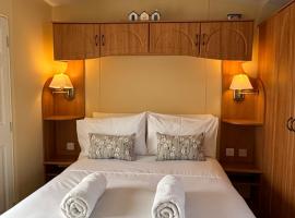 Seaside Escape 2-Bed Caravan at Seven Bays Park, campsite in St Merryn