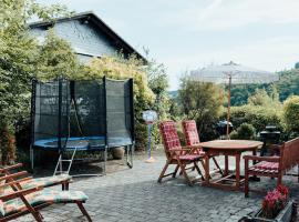 Kindvriendelijk vakantiehuis in Winterberg met tuin - Modern & rustig gelegen, caba&ntilde;a o casa de campo en Winterberg