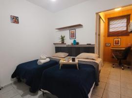 Pousada Céu de Viracopos, quarto nordeste individual c banheiro 8 min do aeroporto, hotel v destinaci Campinas