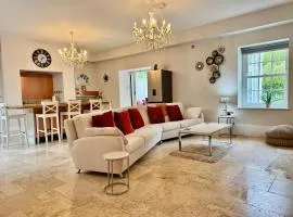 Stunning and luxurious Manor House holiday home