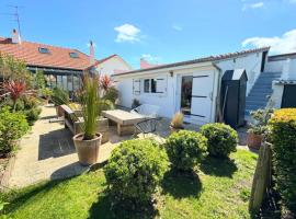 Maison Plage Benoît avec terrasse et jardin - parking gratuit、ラ・ボールのホテル