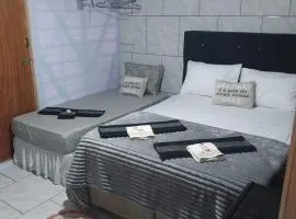 CASA DE HÓSPEDES POUSADA MANU LAGES Quarto com cama de casal