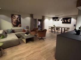 House with parking and view, hotel in Harstad