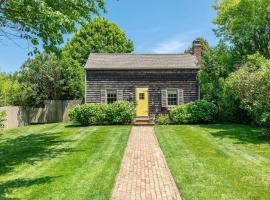 1800 Historical East Hampton Home, 1 Mile to Town!, hôtel à East Hampton
