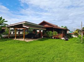 Passara Wooden House, pension in Nan