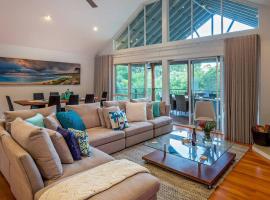 Sky View - Elevated Estate with Resort-Style Pool，位于亚林加普的酒店