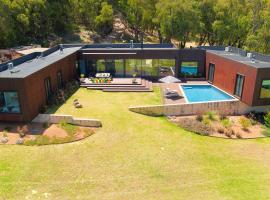 Sophie's Vineyard - Sprawling Scenery with Pool, hotel a Yallingup