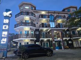 Seocheon Bada Pension, δωμάτιο σε οικογενειακή κατοικία σε Kwandang-ni