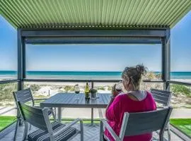 Absolute beachfront 2 bedroom unit Sandy Feet 3