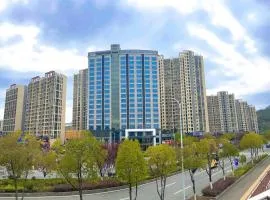Zhangjiajie Merlot Crystal Hotel
