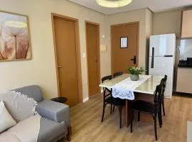 Novo, decorado e perto de tudo