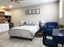 Charming studio in fabulous University Pines