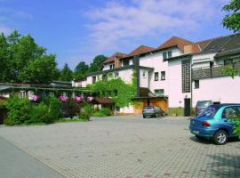 Landgasthof Goldene Rose, hotel com estacionamento em Grub am Forst