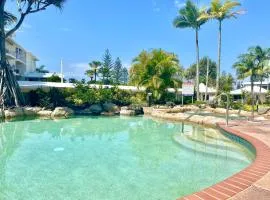 Beachfront Top Floor Resort Queen Studio at Alex Beach Resort