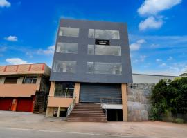 Super Townhouse Cherlapally Bus Terminal Formerly Hotel Chakripuram, ξενοδοχείο τεσσάρων αστέρων σε Maula Ali