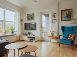 Cozy 2BR in Hoyvík - Family Friendly - Bright, hotel in Hoyvík