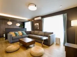 Green Hills Sapporo 5 bedroom 10 beds 2 bath 2 free parking spaces