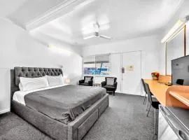 Pearly Shell Motel