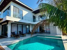 Oceanfront - Villa Catalina - Beach House
