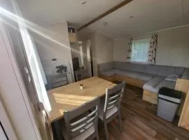 Chalet Meerwijck mit Terrasse am Wasser und Meer mit Schwimmbad