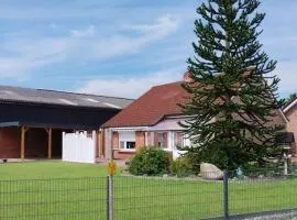 Gemütliches Ferienhaus Lütje Huske mit Garten, 25666