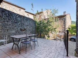 Typical House Completely Renovated, Hotel in Saint-Alban-dʼAy