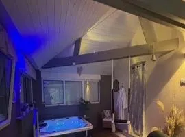 Charme & Sens Avec Jacuzzi intérieur