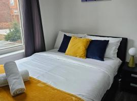 Ensuite Double Room with Private Kitchen Dudley，位于达德利的民宿