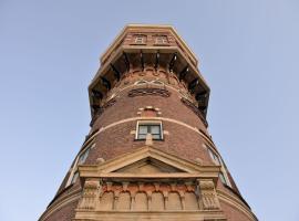 Renovated luxury water tower within walking distance of the beach boulevard, khách sạn sang trọng ở Vlissingen