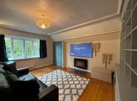 Spacious Cosy 2 Bed Flat in The Heart of Headingley