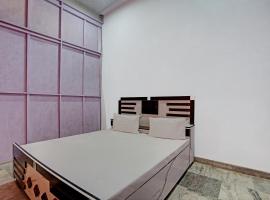 Hotel O by OYO Rudhra，位于Hāthras的酒店