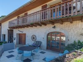 Le gite de la petite famille - proche lacs, hotel in Cornod