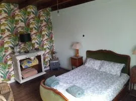 CHAMBRE avec jardin prive ET TOILETTES SECHE