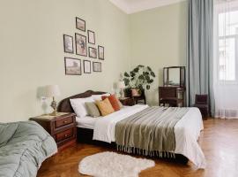 Простора 2-кімн квартира в центрі Чернівців на Турецькій 18, place to stay in Chernivtsi