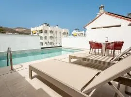 House with private rooftop pool, cinema, gym REMS