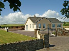 3 Bed in Courtmacsherry oc-i053, hotel in Ballymacredmond