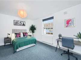 Southwell 3-Bed Near Racecourse, Minster and Trails