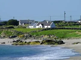 3 Bed in Roundstone oc-i234