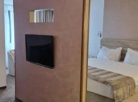 City Hotel