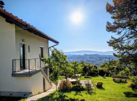 Apartma Hiša na Ravnah with hot tub