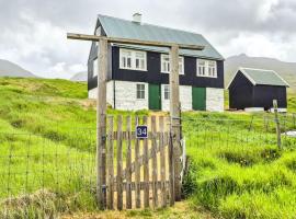 Unique & Charming Faroese Cottage, hotel in Norðskáli
