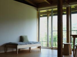 Lotus Retreat ロータスリトリート 高知空港から車で35分 山のふもとの一棟貸しコテージ, hotel a Kami