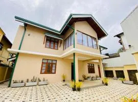 Collingwood Queen - Boutique Hotel