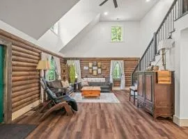 Log Cabin Sleeps 6 Woodsy Retreat!