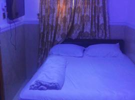 Royal Castle hotel, hotel in Lagos