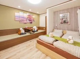 Koiwa Station Entire Villa Two Generation House with 1BR Cozy Apartment and 4BR Spacious Home Easy JR Access to Asakusa Skytree Shinjuku Shibuya Ueno and Narita Haneda Airport