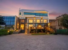 FabHotel Black Stone Palace
