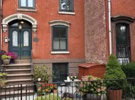 Historic 1869 Brownstone 15 min to NYC downtown