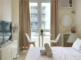 City View Condo in Pasig with Pool, WiFi and Netflix