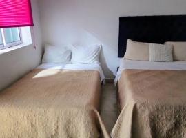 Laureles home, hotel in Medellín